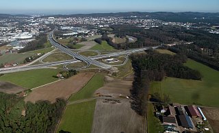 Das Straßenkreuz der A33 mit dem Ostwestfalendamm wird in Ummeln noch lange im Nichts enden. Es ist einfach kein Ende des Verfahrens zum Bau der Ortsumgehung Ummeln absehbar. - Detlef Wittig