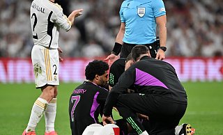 Zog sich im Champions-League-Rückspiel in Madrid einen Muskelbündelriss im linken, hinteren Oberschenkel zu: Serge Gnabry. - Peter Kneffel/dpa