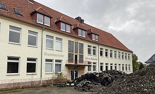 An der ehemaligen Grundschule Löhne-Bahnhof wird bereits gearbeitet. - Dirk Windmöller