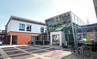 Psychiatrie Klinikum Herford Chefarzt Dr. Marcus AgelinkDie Psychiatrische Klinik hat Vorkehrungen getroffen, damit in Zukunft Patienten der geschlossenen Abteilungen nicht mehr entweichen können. Einige werden allerdings erst in einigen Wochen umgesetzt. - Archiv: Frank-Michael Kiel-Steinkamp