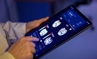 Besonders im Gesundheitswesen sieht die EU-Kommission große Potenziale durch KI. (Symbolbild) - Monika Skolimowska/dpa