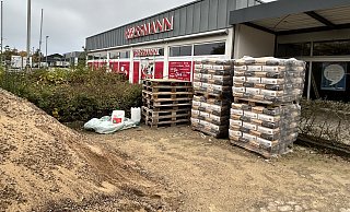 Die Sanierung des Einkaufszentrums an der Werrestraße bringt Schwierigkeiten mit sich. Nach dem Weihnachts-Hochwasser müssen die Filialen von Rossmann, Jysk und Ernstings Family saniert werden. - Nicole Sielermann