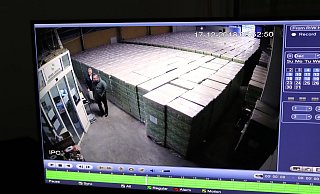 Stahlstraße 8: Diese Lagerhalle im Gewerbegebiet Lintel haben zwei Mitarbeiter der Stadtverwaltung im Dezember 2018 kontrolliert. Von der Staatsanwaltschaft Bielefeld bekamen sie nun das "Attest für ein einwandfreies Handeln". - Marion Pokorra-Brockschmidt