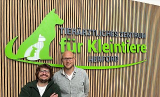 Philipp Schledorn (l.) und Dr. Christian Diekmann haben in Herford ein hochmodernes tieräztliches Zentrum für Kleintiere aufgebaut, das ab sofort in Betrieb geht. - Matthias Bungeroth