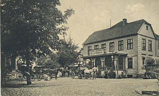 Früher machten am Hotel und Restaurant Herzog Wittekind Kutschen Station. - Sammlung Brakensiek