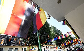 Deutschland im Fussballfieber: Möchten Mieter die eigene Wohnung oder Teile davon während der EM an Touristen untervermieten, brauchen sie dafür die Erlaubnis des Vermieters. - Roland Weihrauch/dpa