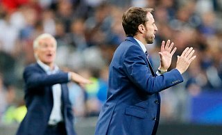 Stehen sich mit ihren Teams im WM-Viertelfinale gegenüber: Frankreich-Coach Didier Deschamps (l) und und Englands Gareth Southgate. - Francois Mori/dpa