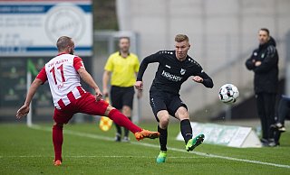 Erst glücklich, dann im Pech: Angelo Langer (r.) traf zunächst für den SV Rödinghausen zum Ausgleich, doch wenig später unterlief ihm ein Eigentor zum 1:2-Endstand in Ahlen. - Noah Wedel