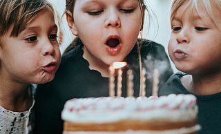 Für Kinder ist der Geburtstag ein besonderes Ereignis, für das Eltern oft nach ausgefallenen Aktivitäten suchen. - Unsplash