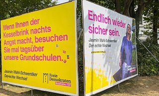 Der Stein des Anstoßes: "Wenn Ihnen der Kesselbrink nachts Angst macht, besuchen Sie mal tagsüber unsere Grundschulen" steht auf dem Plakat der Bielefelder FDP, der der Standort am Bethel-Eck. - Andreas Zobe Der Stein des Anstoßes: "Wenn Ihnen der Kesselbrink nachts Angst macht, besuchen Sie mal tagsüber unsere Grundschulen" steht auf dem Plakat der Bielefelder FDP, der der Standort am Bethel-Eck. - Andreas Zobe