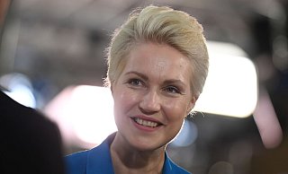 SPD-Ministerpräsidentin Manuela Schwesig bleibt in Mecklenburg-Vorpommern im Amt. - Foto: Britta Pedersen/dpa
