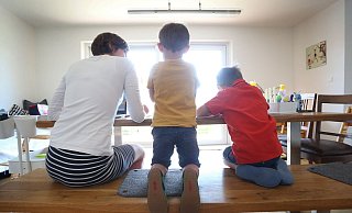 Am Esstisch kann man mit seinen Kindern ganz selbstverständlich auch über Sexualität oder die Frage, wie ein Baby in Mamas Bauch kommt, sprechen. - Karl-Josef Hildenbrand/dpa/dpa-tmn