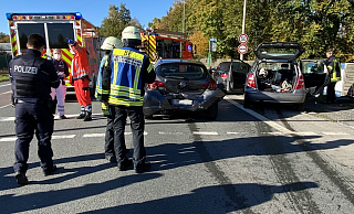 Ein Autofahrer war auf andere Wagen aufgefahren auf der B513. - Thorsten Heß
