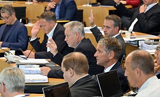 Abgeordnete der CDU haben in Thüringen mit Stimmen der AfD eine Steuersenkung durchgesetzt. - Martin Schutt/dpa