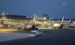 Vor 50 Jahren wurde der Flughafen Paderborn/Lippstadt gegründet, dieses Bild stammt aus dem Jahr 2003. - (Archivbild) Flughafen Paderborn