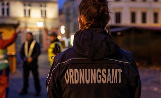 Die Stadt Gütersloh hat eine Ausweitung der Dienstzeiten des kommunalen Ordnungsdienstes angekündigt. - picture alliance/dpa/dpa-Zentralbild