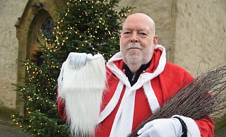 In diesem Jahr wird der Spenger Weihnachtsmann Horst Kröger den weißen Rauschebart nicht tragen. - Mareike Patock