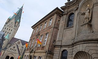 Normalerweise steigt die Fieberkurve freudiger Erwartung in diesen Tagen fast stündlich. Doch nun zeugen nur ein paar Fahnen im Stadtbild vom Namenstag des Patrons. - Hans-Hermann Igges
