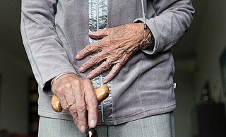 Eine Seniorin wurde in ihrem Haus in Lübbecke überfallen (Symbolbild). - Pixabay