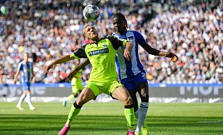 Am 21. September 2019 hatte der SCP zuletzt im Berliner Olympiastadion gespielt. Paderborn verlor damals die Erstligapartie bei Hertha BSC mit 1:2. Ben Zolinski (l.), hier im Duell mit Hertha-Verteidiger Dedryck Boyata, traf für den SCP. - picture alliance/dpa