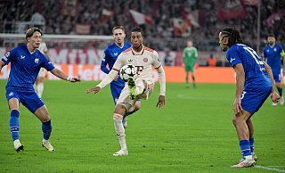 Stark am Ball und mit viel Zug zum Tor: Michael Olise. - Peter Kneffel/dpa