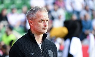 Bundestrainer Christian Wück bereitet sich mit den Fußball-Frauen auf die EM vor. Am Samstag kamen Dopingkontrolleure im Trainingslager zu Besuch. - Carmen Jaspersen/dpa