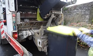 Die schwarzen Tonnen mit dem gelben Deckel gibt es seit April 2019 im Kreis Höxter. - A.V.E.