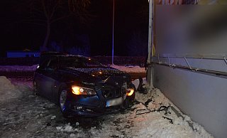 Das verunglückte Auto. - Polizei