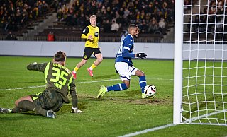 Isaiah Young, hier bei seinem Tor zum 2:0 gegen Borussia Dortmund II, hat seinen Vertrag mit Arminia Bielefeld verlängert. - Teresa Kroeger