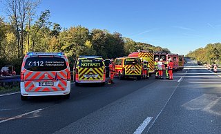 Drei Fahrzeuge sind in den Unfall auf der Autobahn 2 im Kreis Gütersloh am Samstagmorgen involviert. - Patrick Menzel Drei Fahrzeuge sind in den Unfall auf der Autobahn 2 im Kreis Gütersloh am Samstagmorgen involviert. - Patrick Menzel