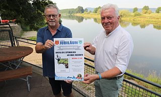 Burkhard Schwiete (v. l.) und Friedel Höke laden ein zum Weserschwimmen. - Simone Flörke