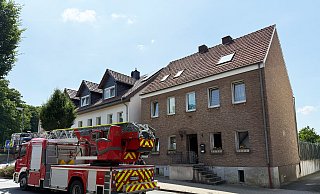 Bei einem Küchenbrand im Erdgeschoss geriet eine Dunstabzugshaube in Brand. Zwei Kinder zogen sich Rauchgasvergiftungen zu und wurden ins Brüderkrankenhaus nach Paderborn eingeliefert. - Ralph Meyer