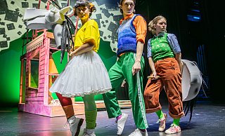 Pippi, Tommy und Annika auf Pippis Pferd kleiner Onkel. - Tobias Kreft