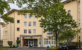 Eine Unternehmerin sagt, erst aus der Presse habe sie erfahren, dass das AWO-Altenheim mit einem dramatischen Legionellen-Problem befasst sei. - DENNIS ANGENENDT
