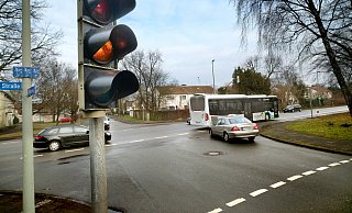 Die Ampel zeigt seit Tagen nur Dauer-Blinklicht. Mehrere tausend Autofahrer sind jeden Tag betroffen. - Andreas Frücht