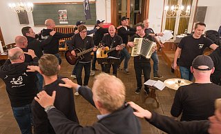 "My Butterfly" schmettert der Chor während der Polonaise. - Niklas Tüns