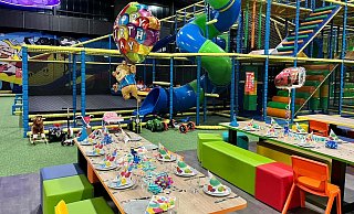 Das Mindocino in Minden bietet spektakuläre Rutschen und die Möglichkeit, Kindergeburtstage zu feiern. - Mindocino Minden
