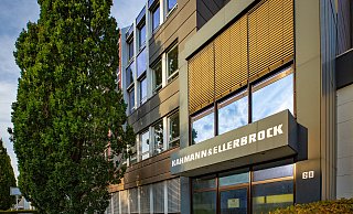 Wo heute noch die alten Gebäude der Firma Kahmann & Ellerbrock stehen, will die Stadt eine neue Hauptfeuerwache bauen. Zuvor soll die Hellingskampschule die Räume als Übergangsquartier nutzen. - Mike-Dennis Müller / www.mdm.photo