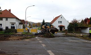 Gesperrt: Der Bahnübergang der Bergstraße (K 60) in Obermehnen wird erneuert. - Sandra Spieker