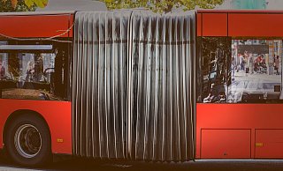 Ein Löhner entwendet einen Gelenkbus und richtete einige Verwüstungen an (Symbolbild). - Pixabay