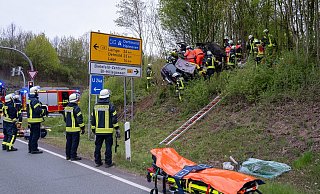 Der Fahrer kam in einer Böschung zum Stehen. - Foto: Christian Mathiesen