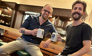 Die beiden Betriebsleiter der Föge: Restaurantfachmann Dominik Tiemann (38, l.) und Küchenchef Florian Erdmann (33). - Claus Frickemeier Die beiden Betriebsleiter der Föge: Restaurantfachmann Dominik Tiemann (38, l.) und Küchenchef Florian Erdmann (33). - Claus Frickemeier