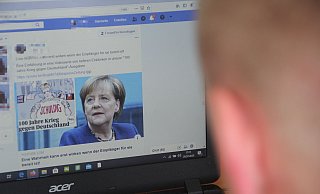 Weil er in den Sozialen Medien den Holocaust geleugnet haben soll, ist das Haus eines Bünders durchsucht worden. - NW