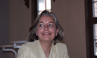 Weltbekannte Fotojournalistin: Anja Niedringhaus, hier beim Eintrag ins Goldene Buch der Stadt Höxter im Jahr 2008. - burkhard battran