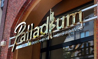 Neuheit in Bielefeld? Das Palladium steht kurz vor der Eröffnung, ältere Bielefelder erinnern sich an Stripclubs wie den Fürstenhof und den Club Atlantik. - Jens Reichenbach