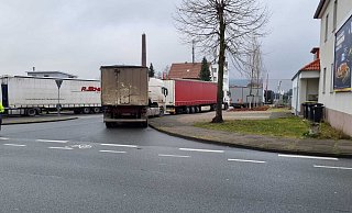 Lkw-Chaos rund um Gestamp in Brackwede. - NW