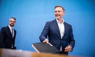 Finanzminister Lindner stellt seinen Etatentwurf vor. Dabei sei die Regierung an die Grenzen der Kompromissfähigkeit gegangen. - Michael Kappeler/dpa