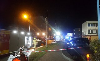 Vorsorglich wurde das Wohn- und Geschäftsgebäude evakuiert, die Einsatzstelle wurde weiträumig abgesperrt. - Feuerwehr Paderborn