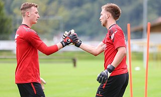 SCP-Keeper Pelle Boevink (r.) droht seinen Nummer-eins-Status an Neuzugang Markus Schubert zu verlieren. - Oliver Krato