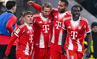 Über ihre Zukunft wird in München viel gesprochen: Dayot Upamecano (r) und Harry Kane (2.v.l.). (Archivbild) - Sven Hoppe/dpa